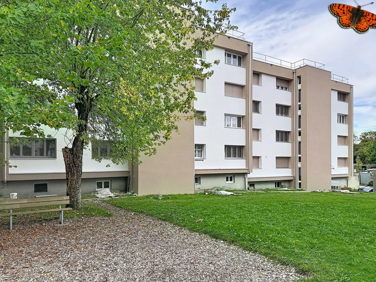 Appartement rénové au calme - Photo 1 sur 9