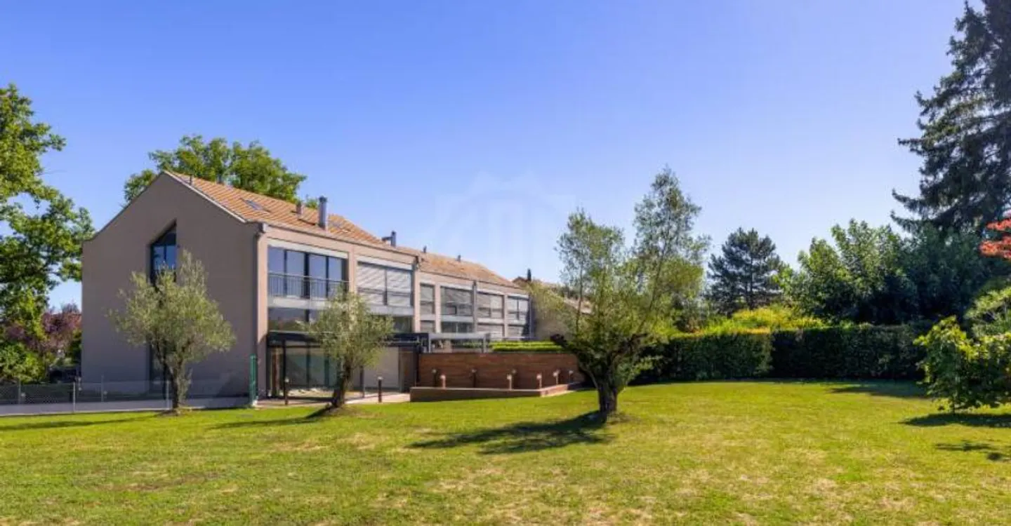 Zeitgenössische Villa in Collex - Foto 1 von 11