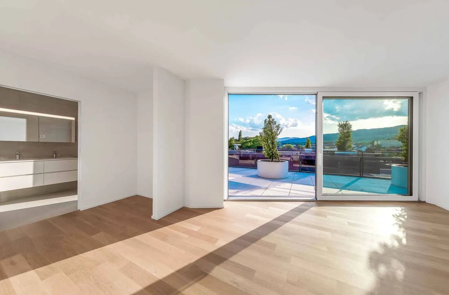 UNIQUE! 5.5-room penthouse of 180m2 with a 168m2 rooftop terrace offering panoramic views of the lake and the Alps - Photo 5 of 13