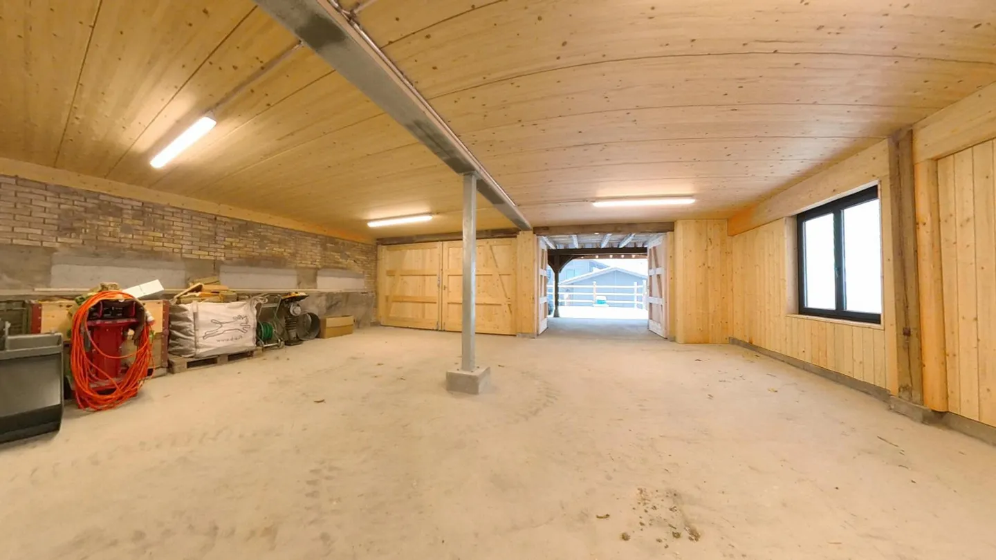 Warehouse, workshop, hobby room for rent with truck access - Photo 2 of 6