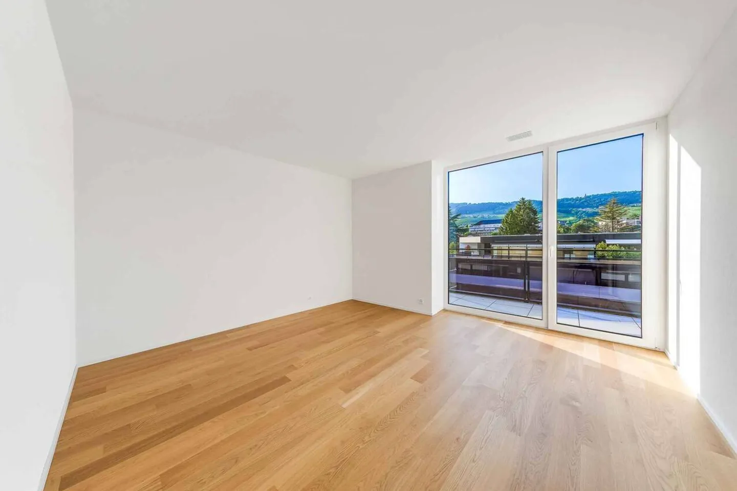 UNIQUE! 5.5-room penthouse of 180m2 with a 168m2 rooftop terrace offering panoramic views of the lake and the Alps - Photo 6 of 13