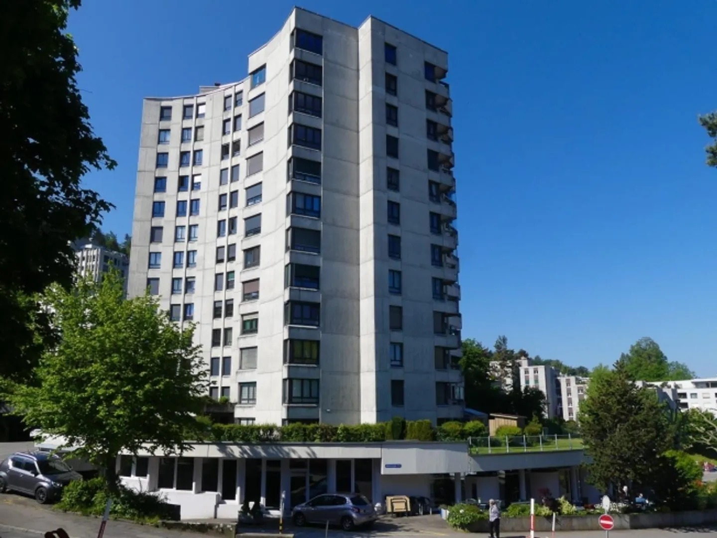 Charming 4.5-room apartment, 8th floor including underground parking (completely renovated) - Photo 1 of 13