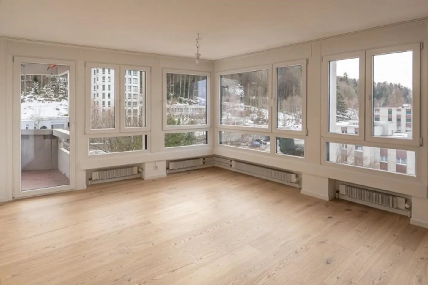 Charming 4.5-room apartment, 8th floor including underground parking (completely renovated) - Photo 4 of 13