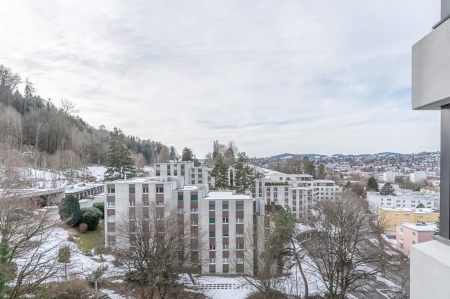 Charming 4.5-room apartment, 8th floor including underground parking (completely renovated) - Photo 11 of 13