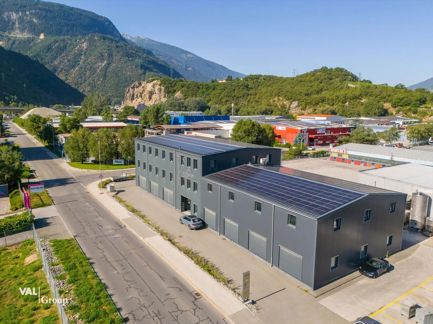 Moderne Gewerbehalle mit attraktiver Rendite - Foto 1 von 12