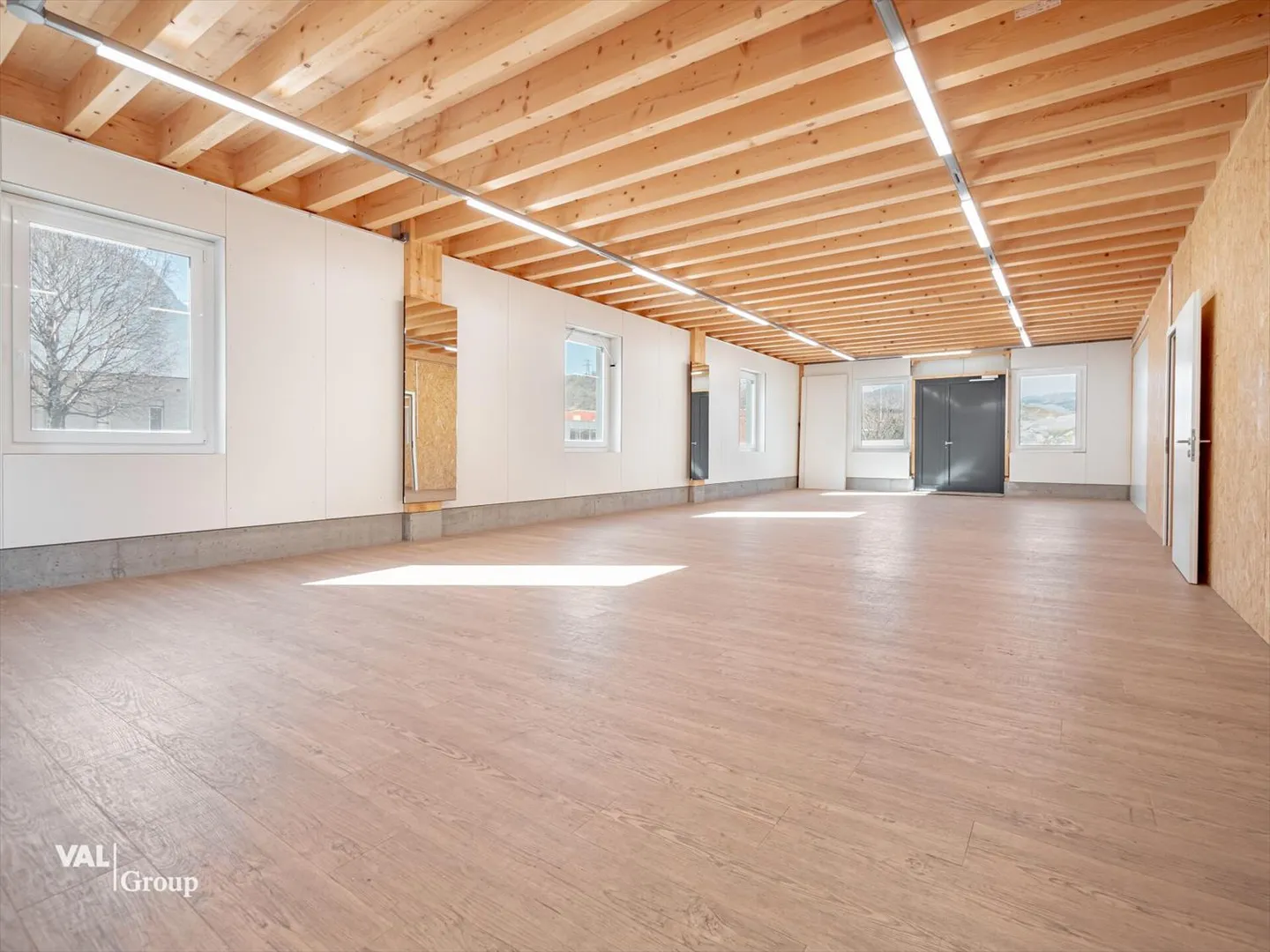 Moderne Gewerbehalle mit attraktiver Rendite - Foto 3 von 12