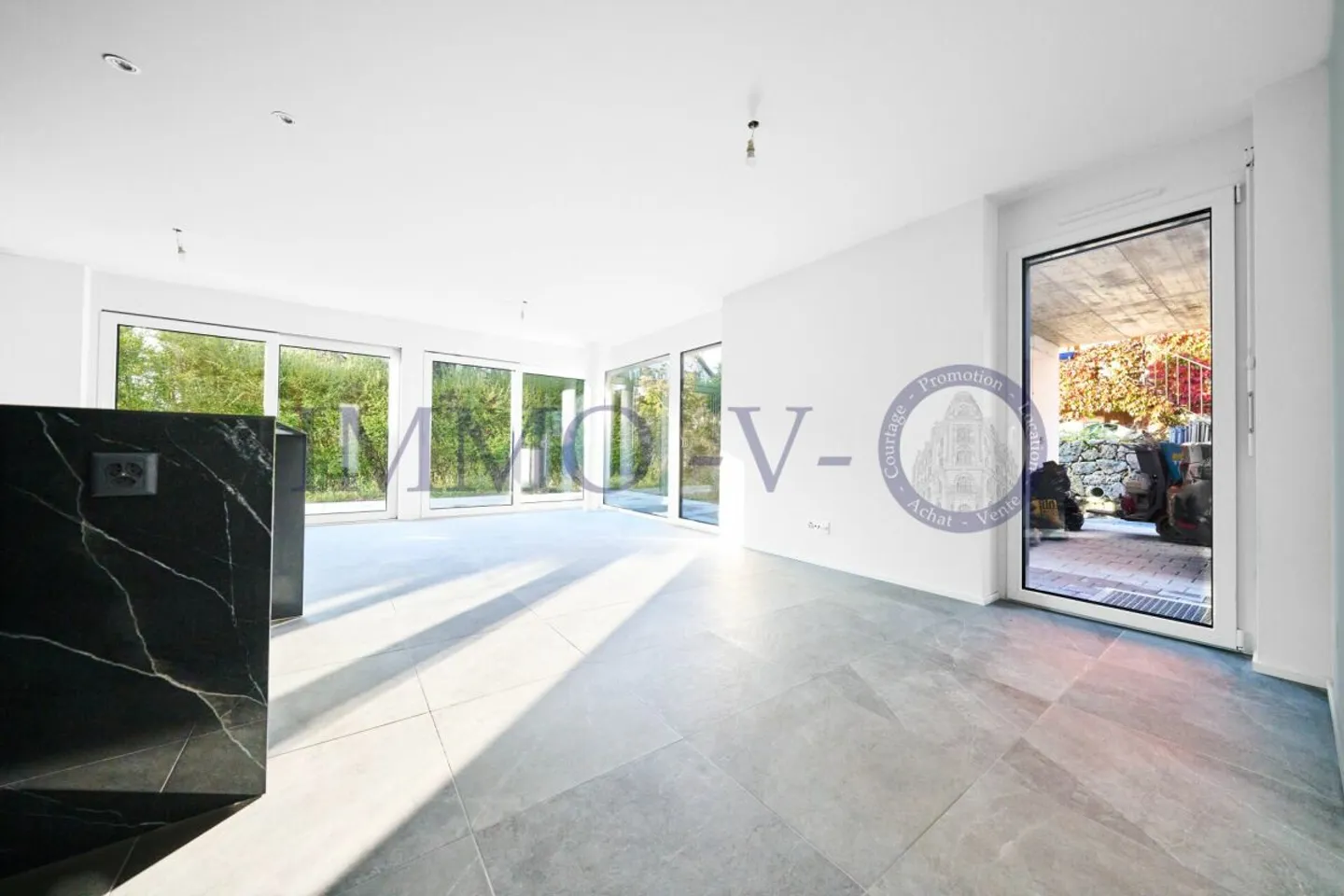 NEUES LUXUSIMMOBILIE MIT TERRASSE IN IDEALER LAGE - Foto 3 von 13