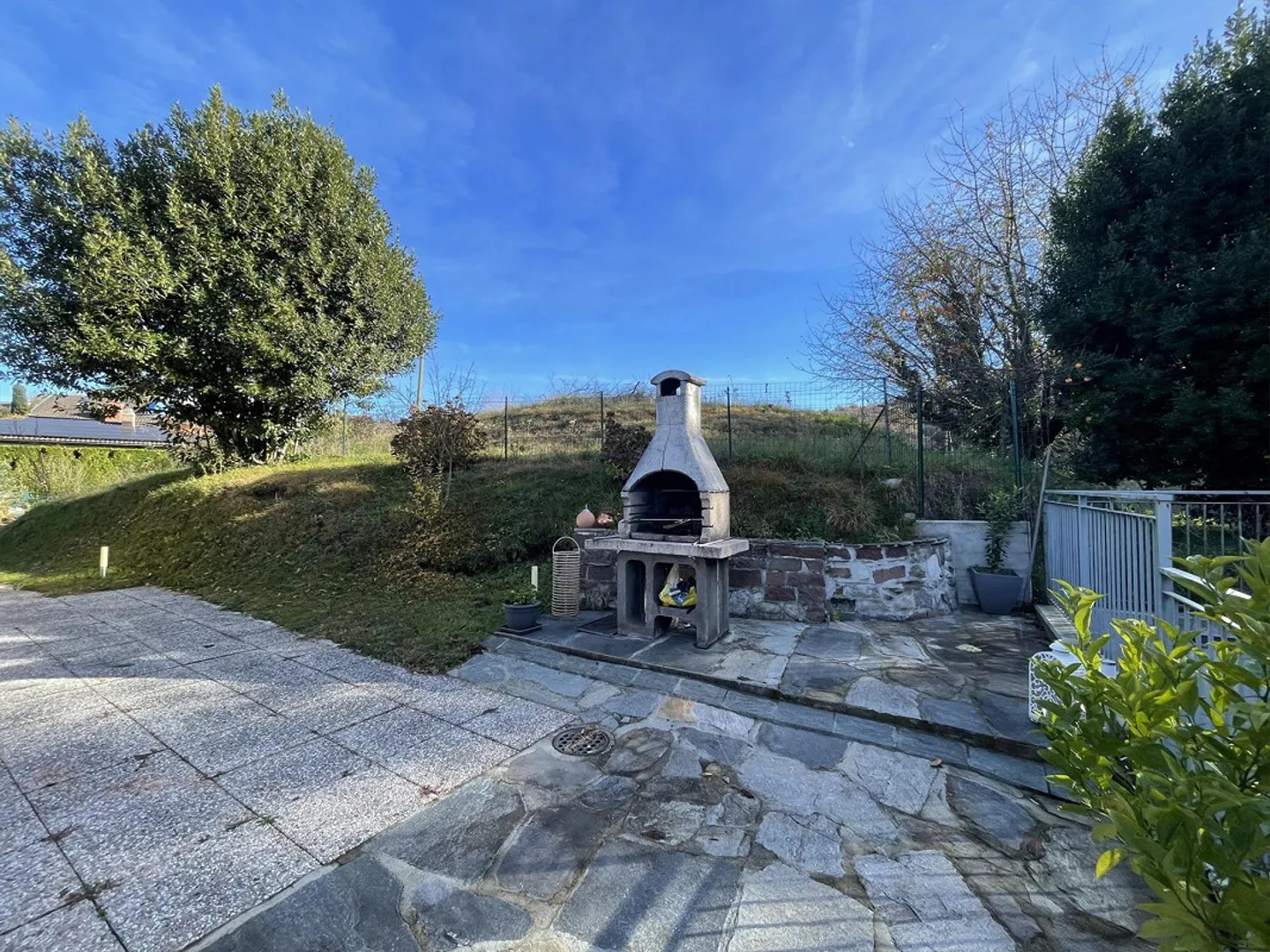 BELLE MAISON INDIVIDUELLE 4.5 AVEC GRAND JARDIN - Photo 3 sur 13