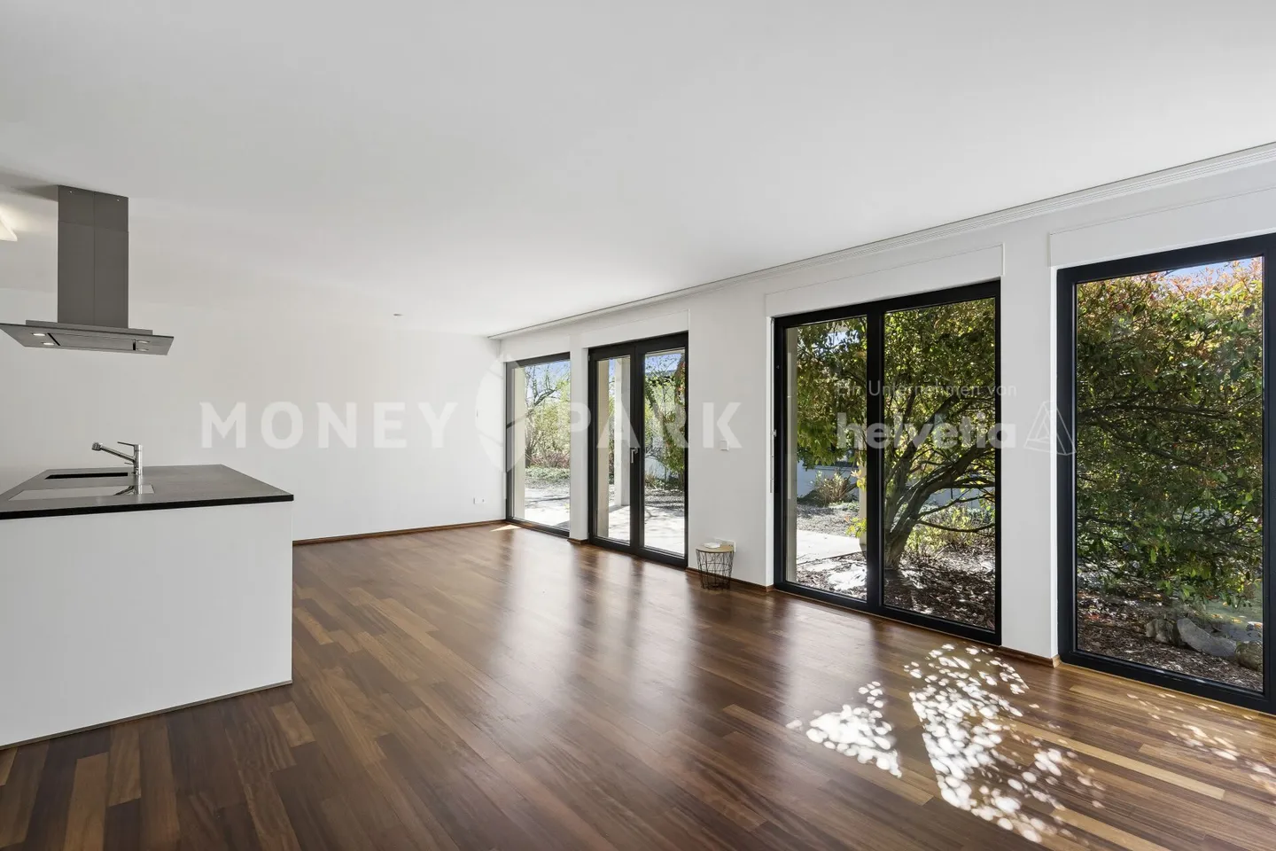 Casa multifamiliare attraente con opzioni di utilizzo flessibili - Foto 1 di 8