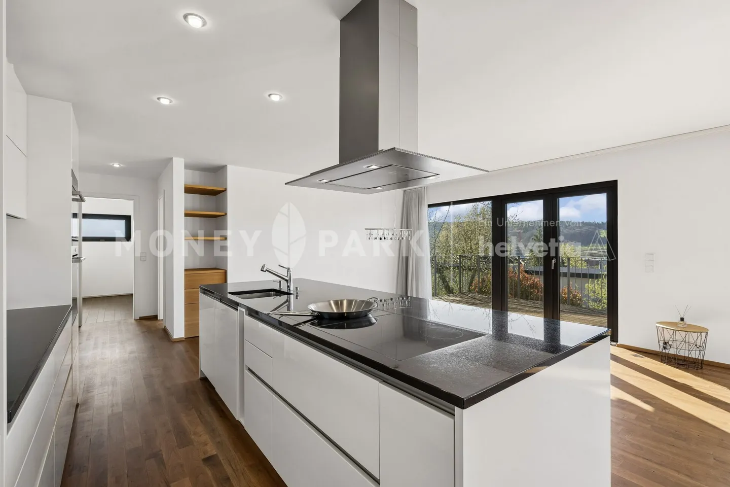 Casa multifamiliare attraente con opzioni di utilizzo flessibili - Foto 2 di 8