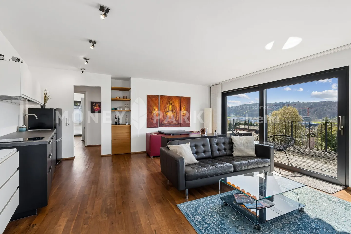Casa multifamiliare attraente con opzioni di utilizzo flessibili - Foto 4 di 8
