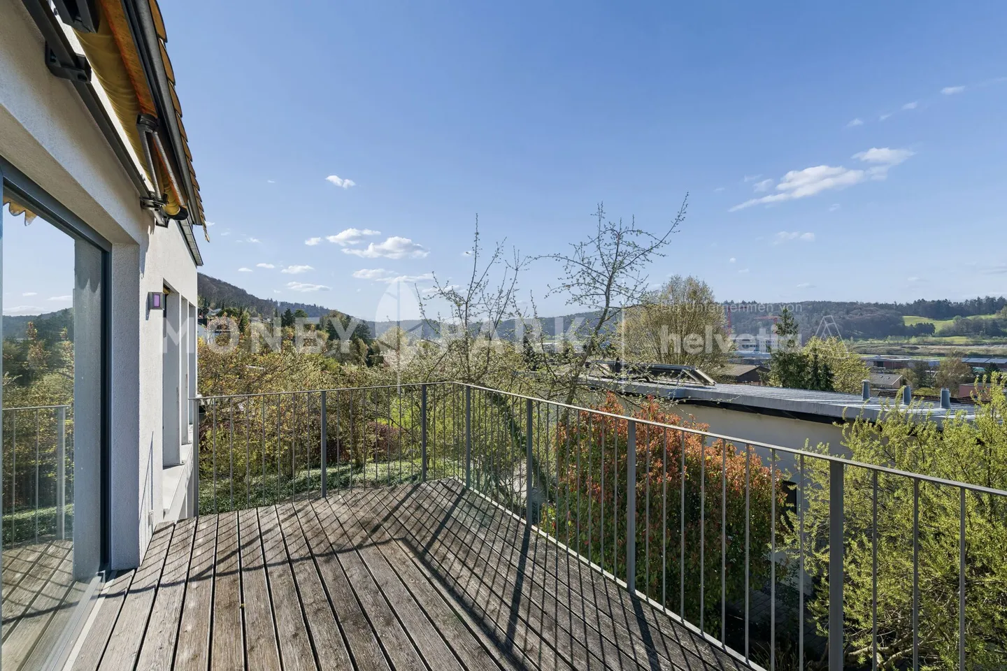 Casa multifamiliare attraente con opzioni di utilizzo flessibili - Foto 7 di 8