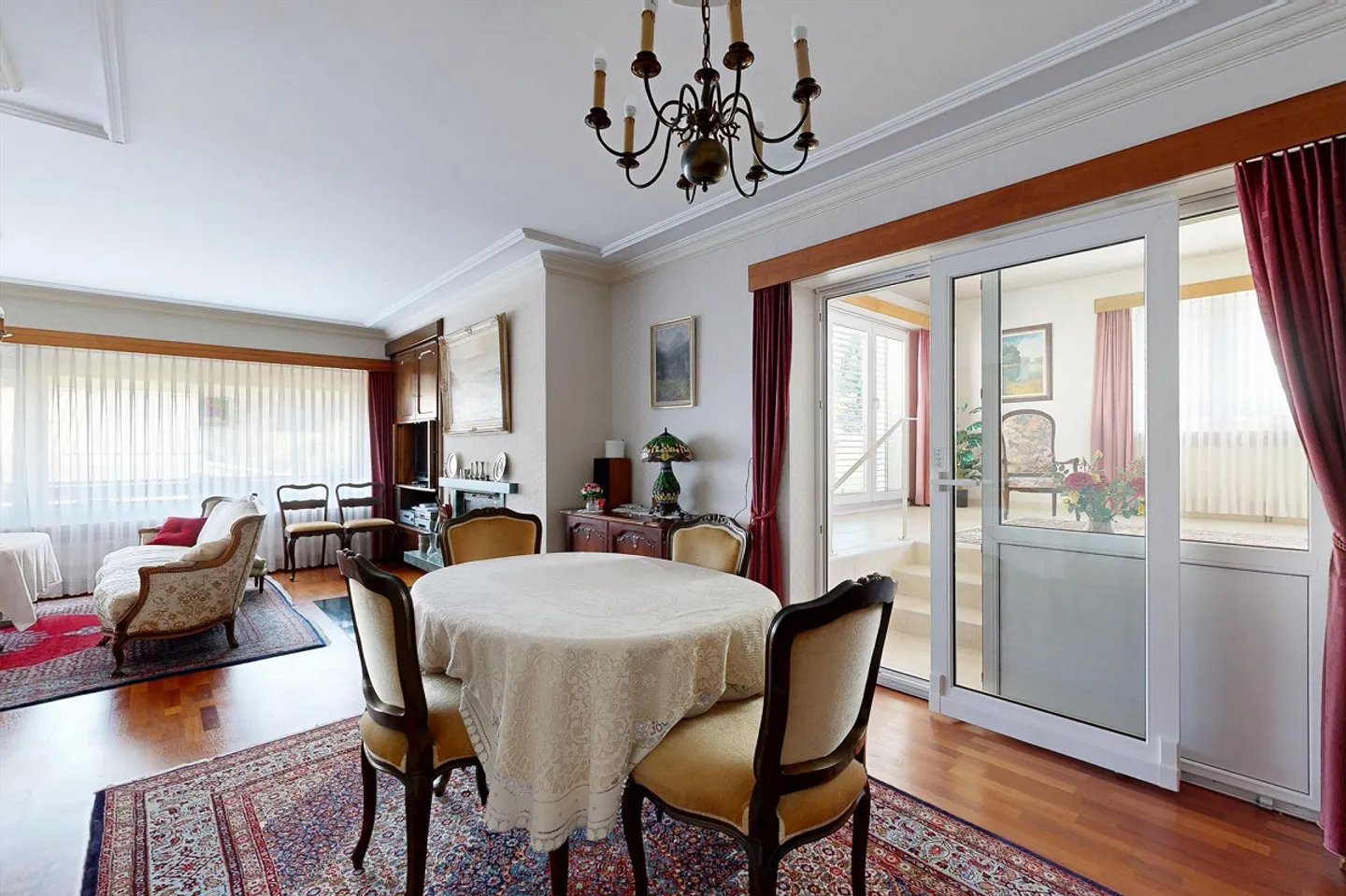 Casa unifamiliare con offerte di spazio versatili - Foto 3 di 8