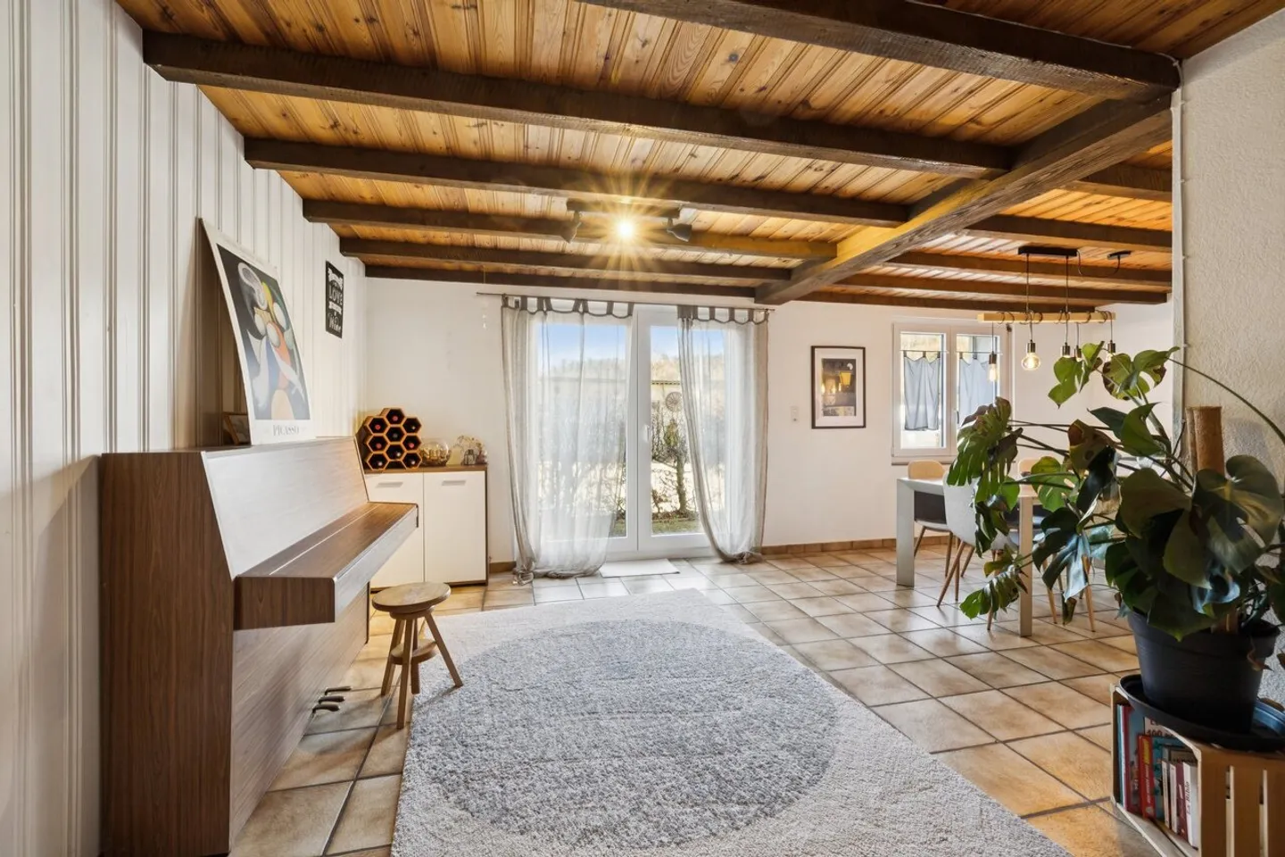 Angenehmes 5,5-Zimmer-Haus im Herzen des Dorfes - Foto 2 von 13