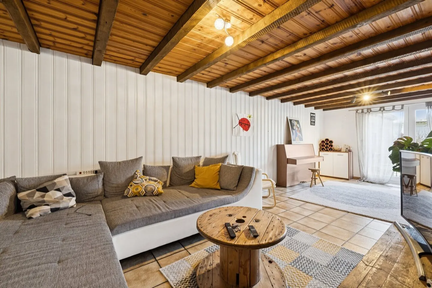 Angenehmes 5,5-Zimmer-Haus im Herzen des Dorfes - Foto 3 von 13