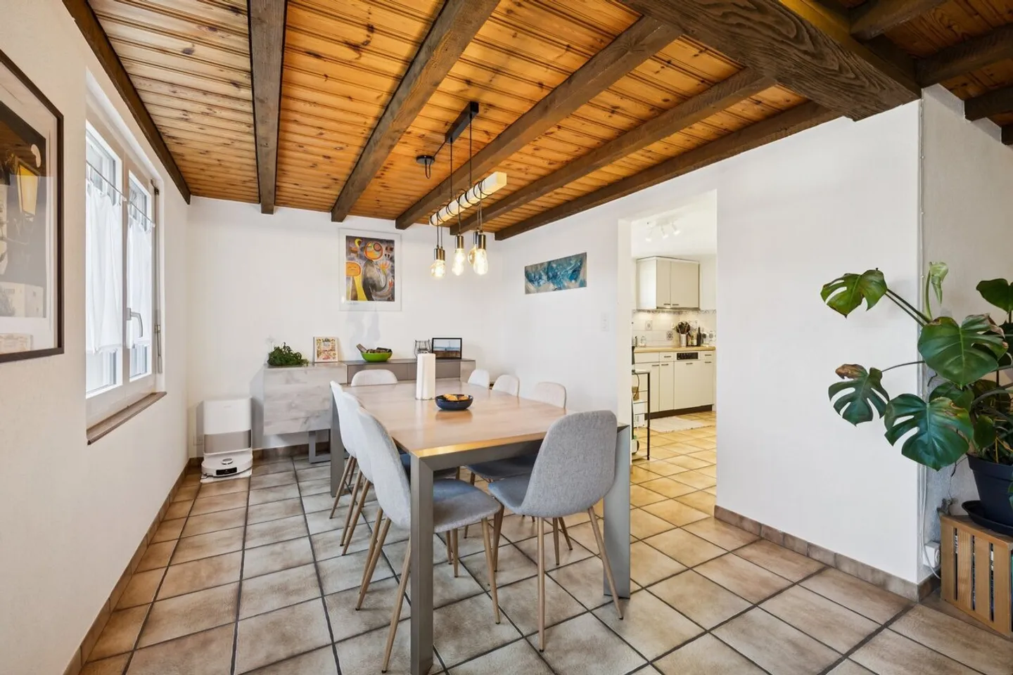 Angenehmes 5,5-Zimmer-Haus im Herzen des Dorfes - Foto 4 von 13