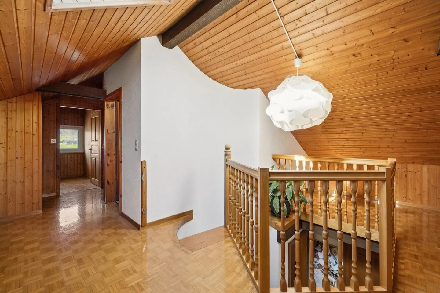 Angenehmes 5,5-Zimmer-Haus im Herzen des Dorfes - Foto 6 von 13