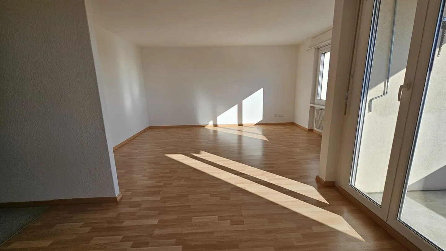 Apartment for rent - Photo 2 of 9