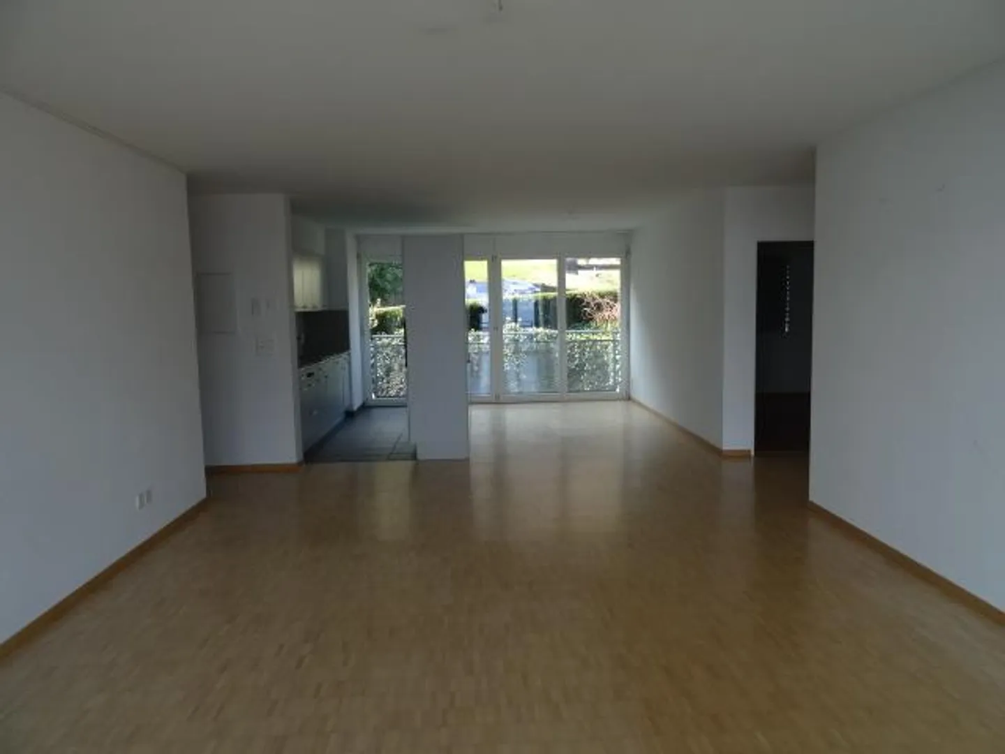 grosszügige 4.5 Zimmer-Wohnung mit wunderschöner See- und Bergsicht - Foto 5 von 8