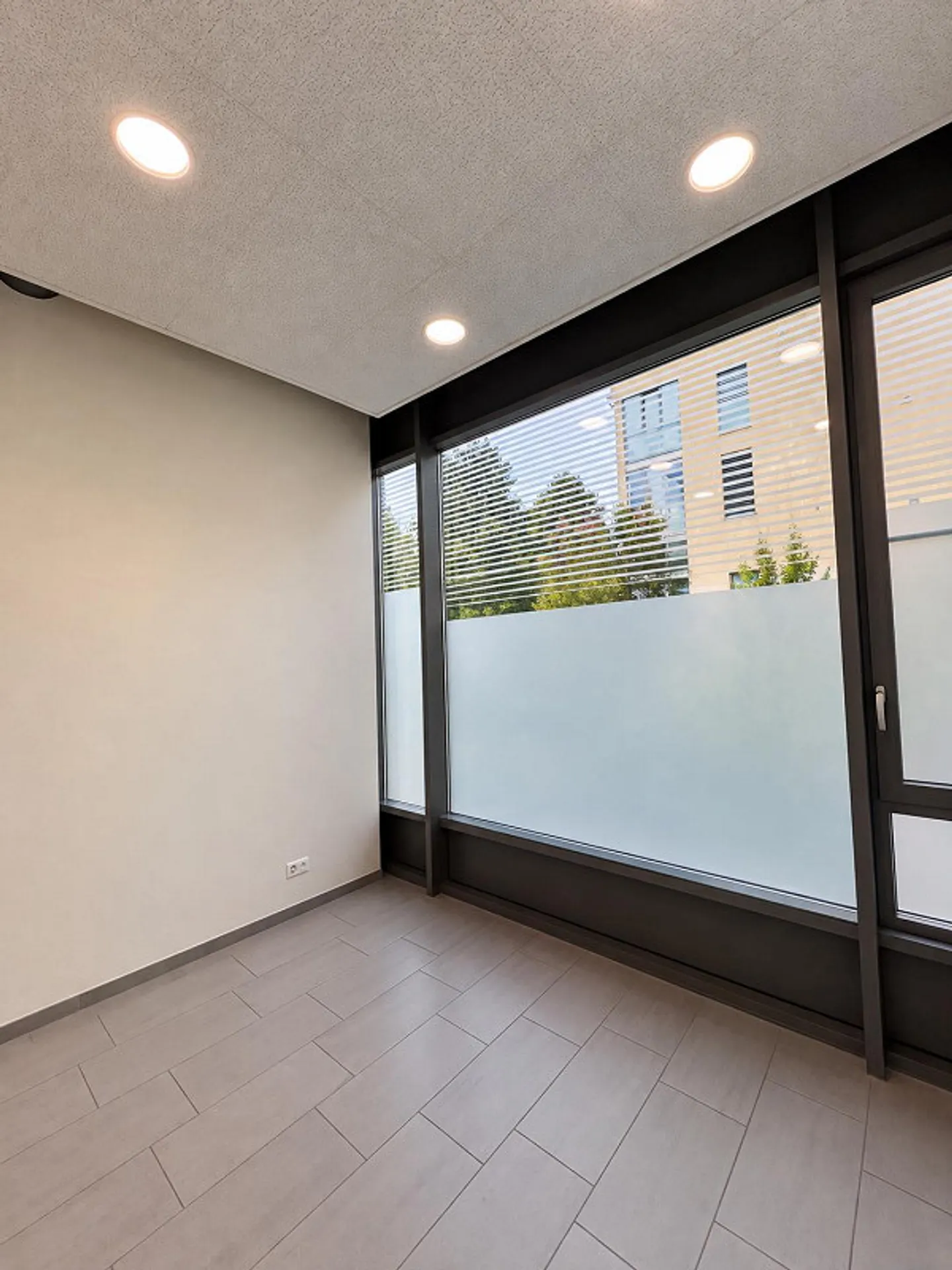 Bright Beauty/Studio Room with Display Window & Parking in Eschlikon TG - Photo 1 of 8