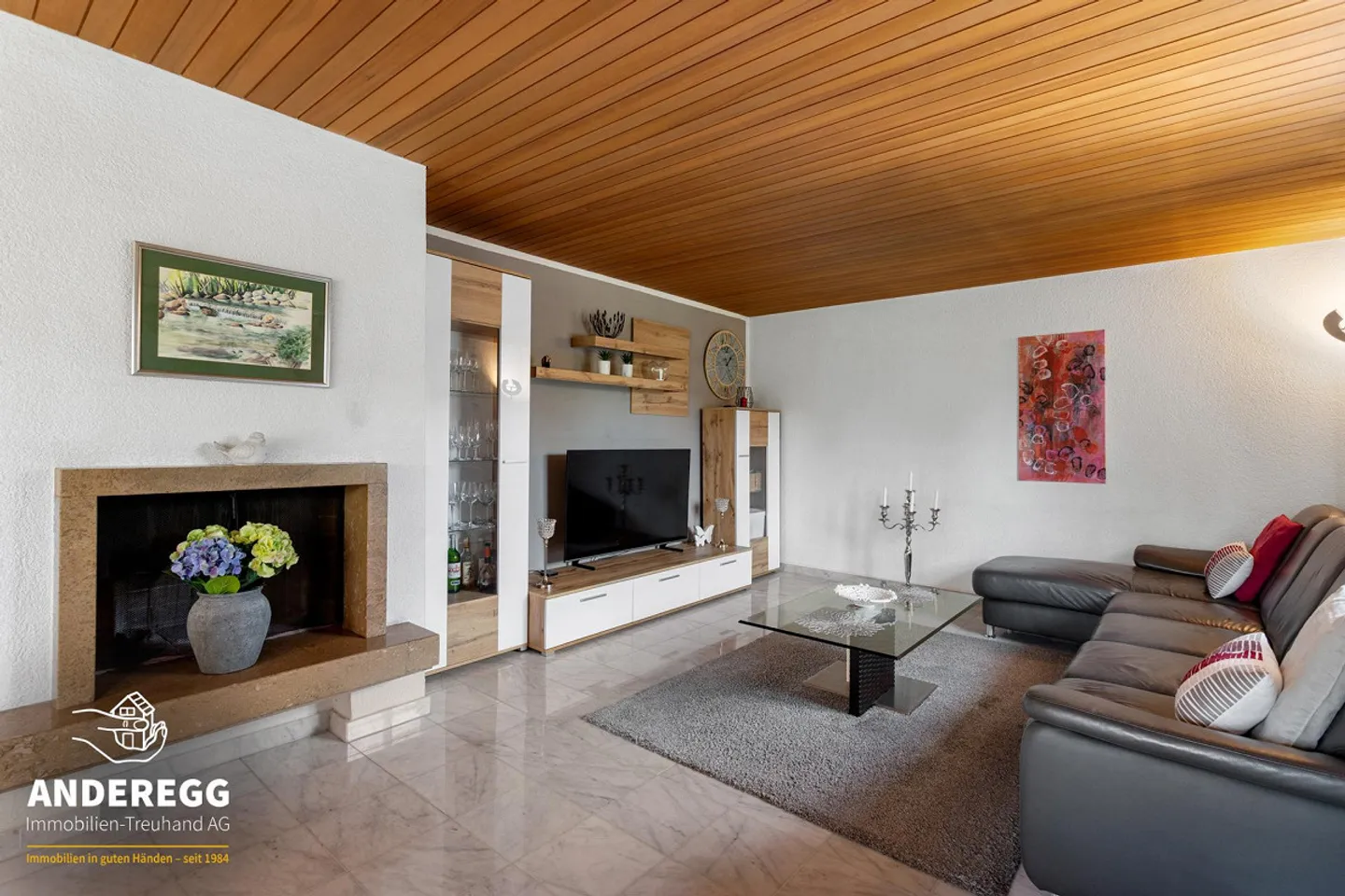 Semi-detached house with spacious garden - Photo 3 of 12