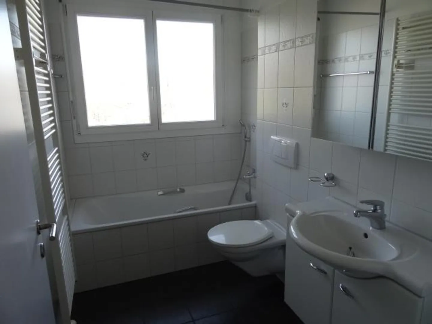 grosszügige 4.5 Zimmer-Wohnung mit wunderschöner See- und Bergsicht - Foto 6 von 8