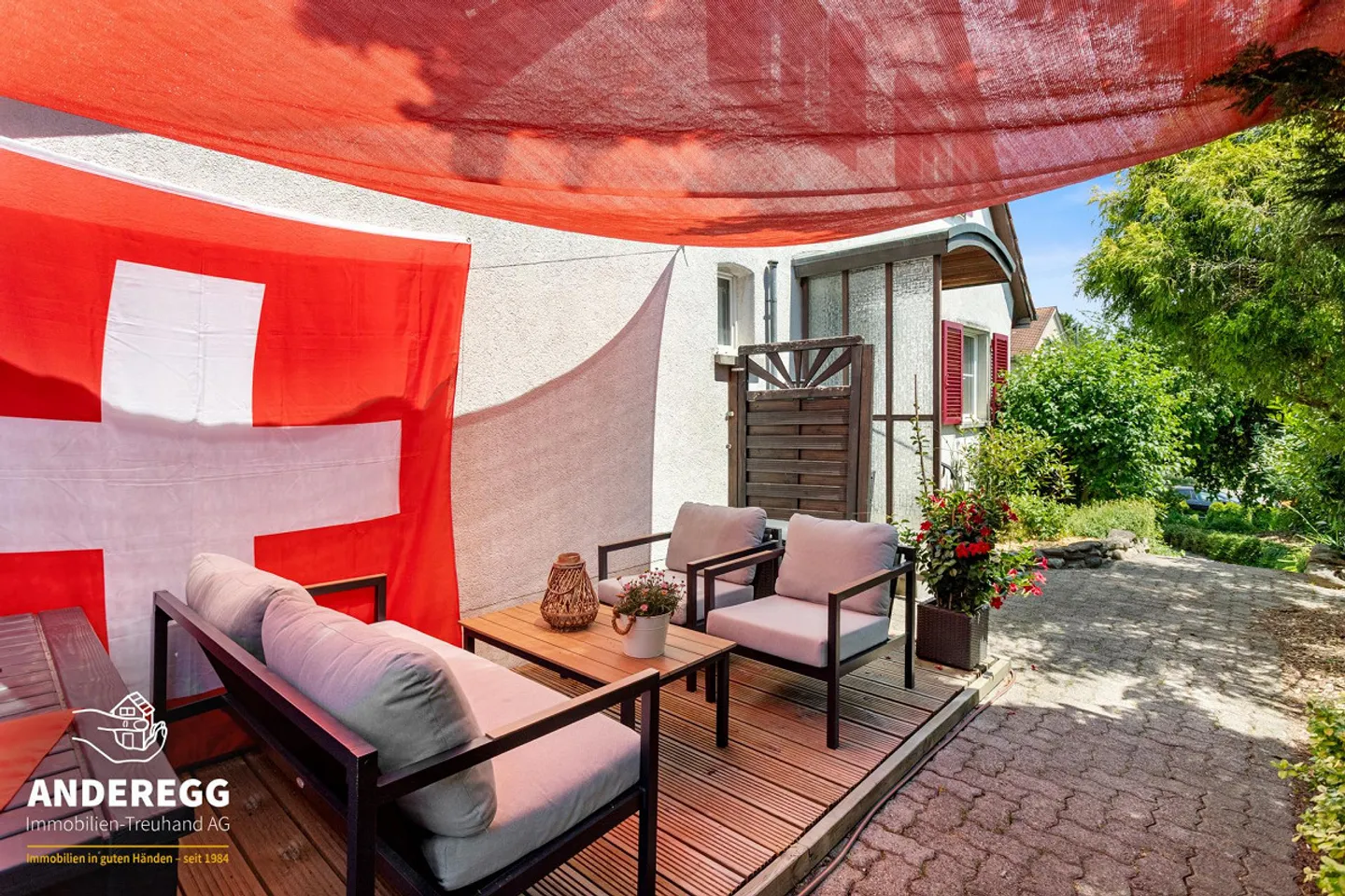 Semi-detached house with spacious garden - Photo 11 of 12