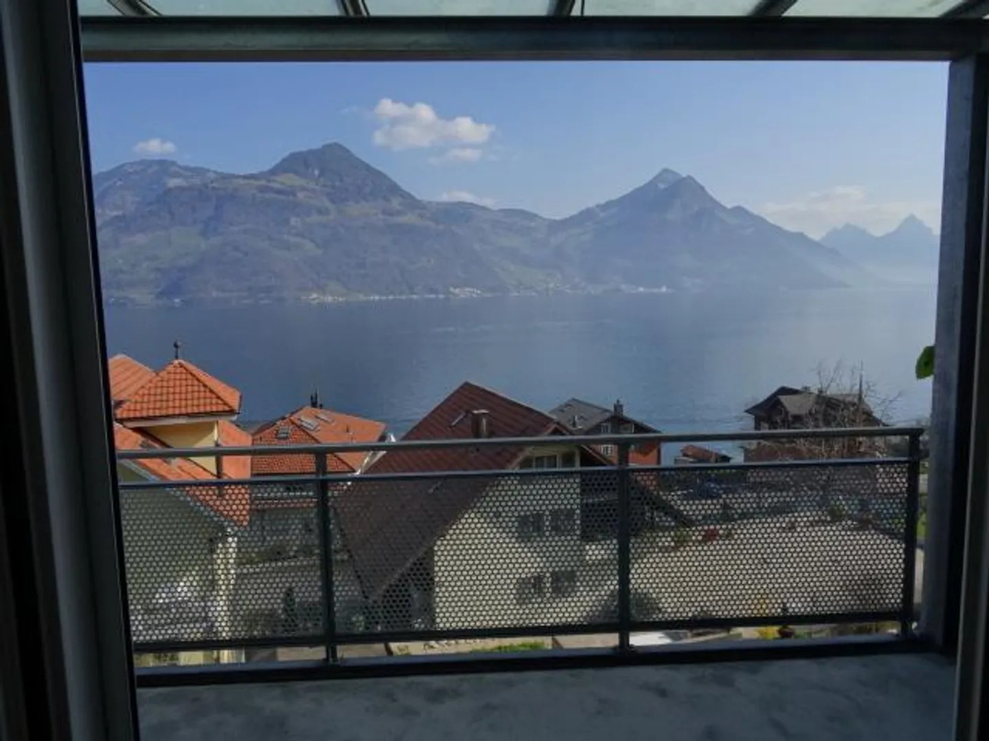 grosszügige 4.5 Zimmer-Wohnung mit wunderschöner See- und Bergsicht - Foto 8 von 8