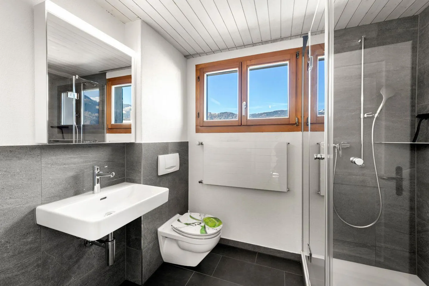 Charming Village Jewel - Photo 3 of 9