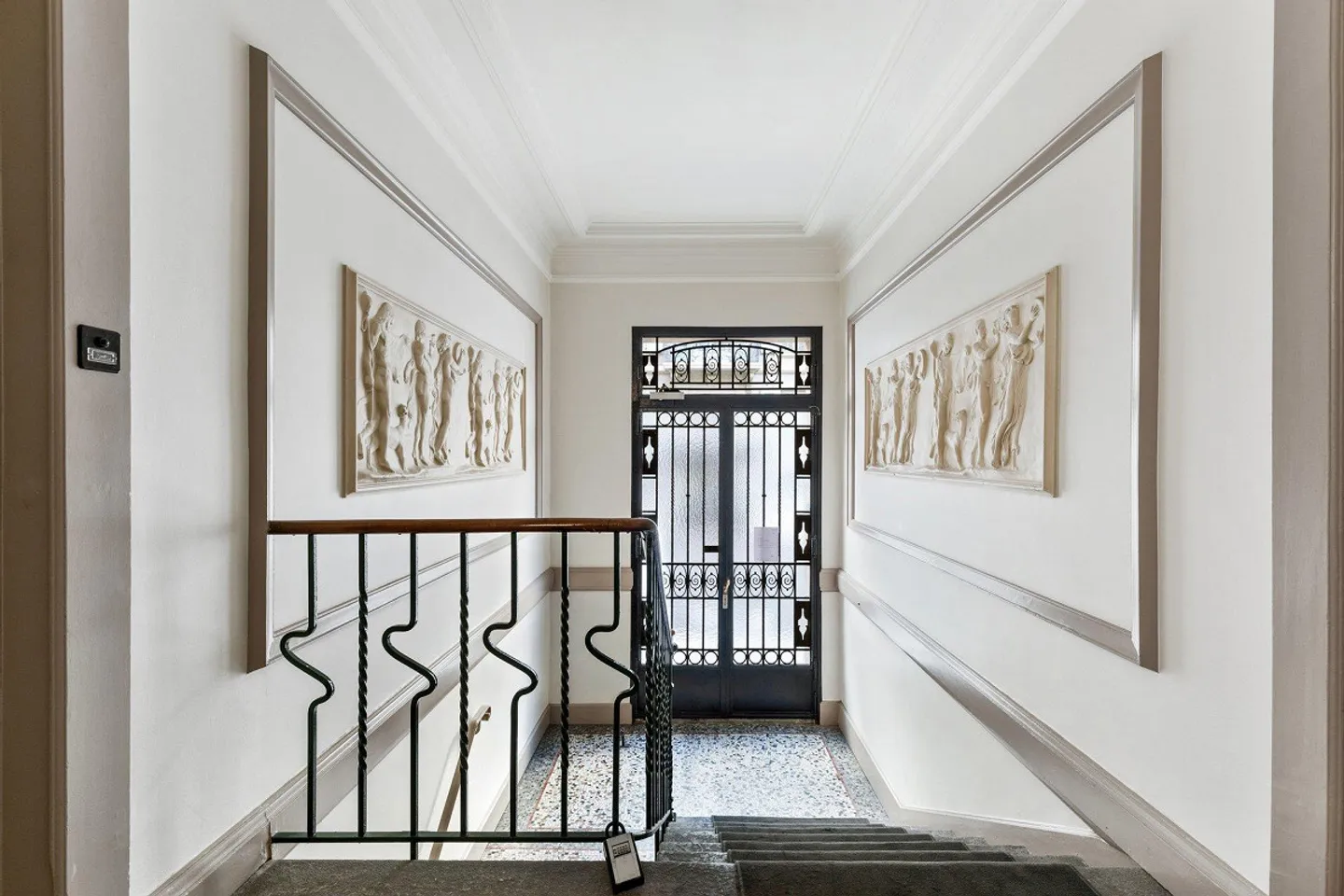 An atypical accommodation with rooftop in the heart of Eaux-Vives! - Photo 2 of 10