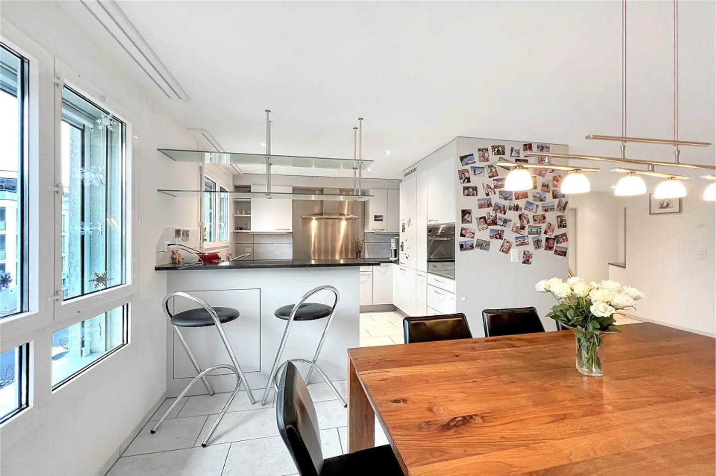 Appartamento moderno e attraente di 4 ½ stanze con balcone in posizione centrale - Foto 2 di 13