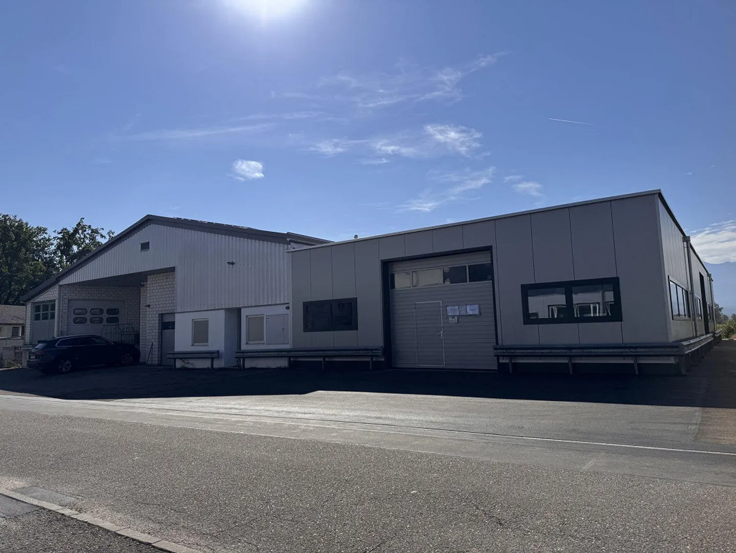 Commercial property with 800 m² in Emmen – extensively renovated, available immediately - Photo 1 of 12