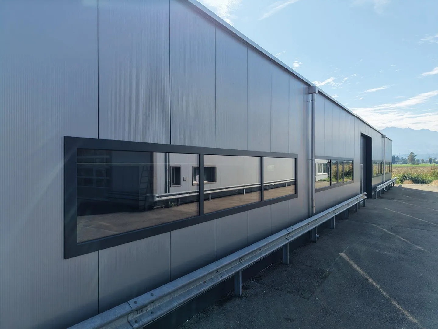 Commercial property with 800 m² in Emmen – extensively renovated, available immediately - Photo 4 of 12