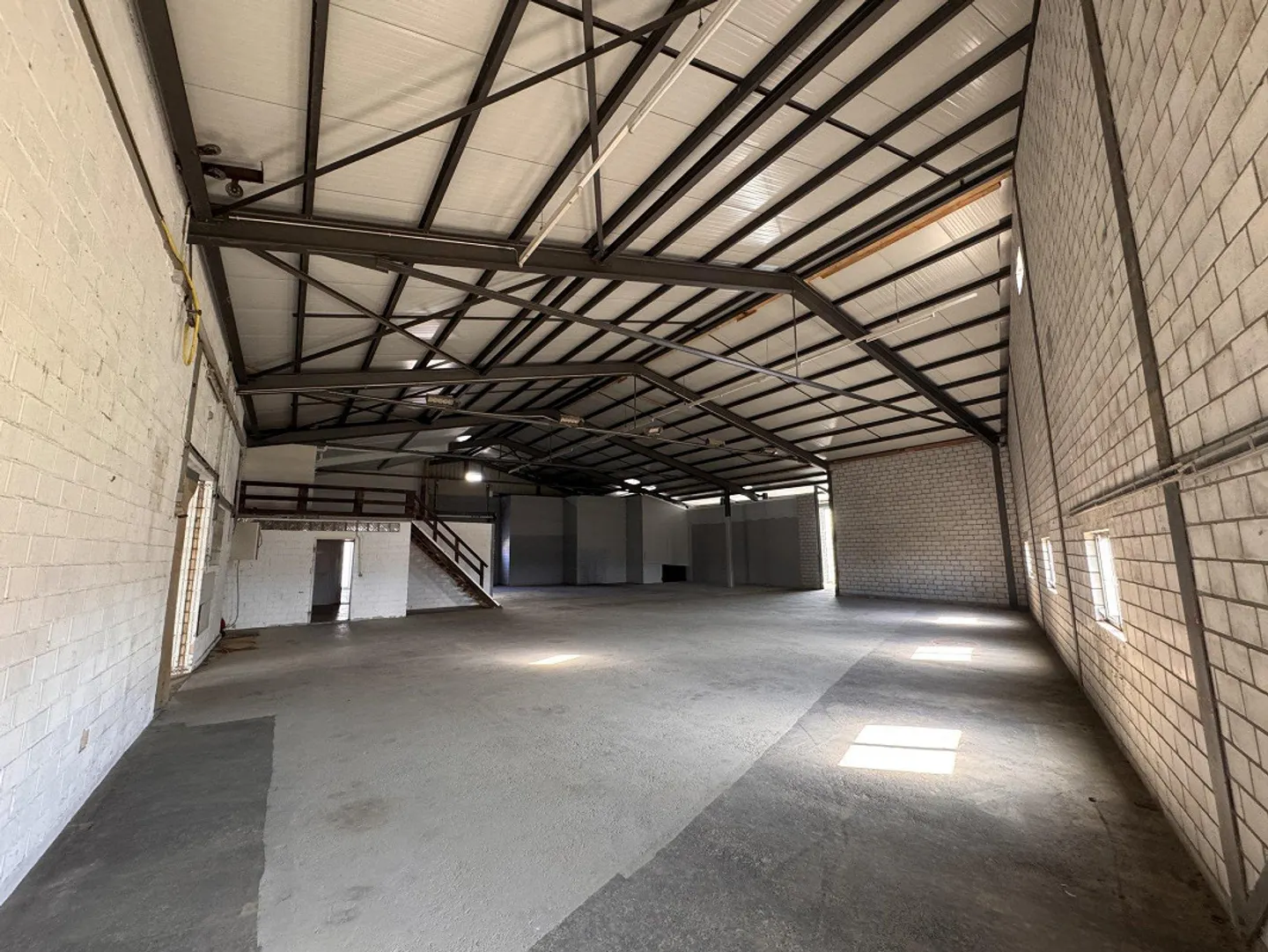 Commercial property with 800 m² in Emmen – extensively renovated, available immediately - Photo 10 of 12