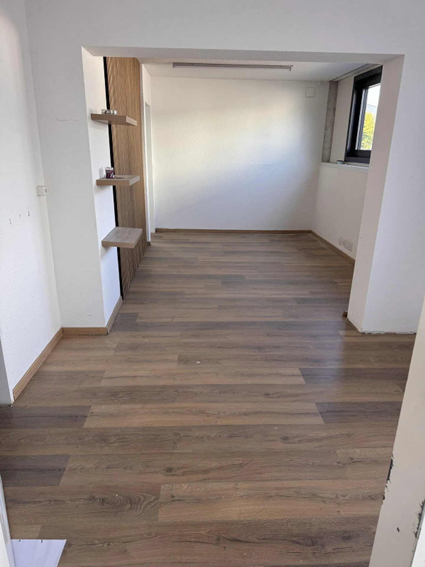 Commercial property with 800 m² in Emmen – extensively renovated, available immediately - Photo 11 of 12