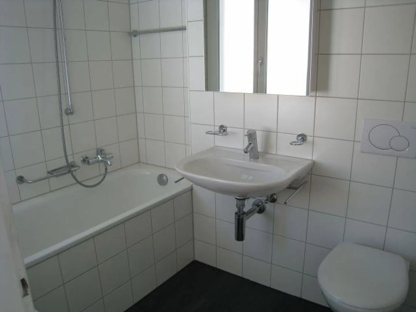 Spacious Studio in the Center of Biel - Photo 3 of 3