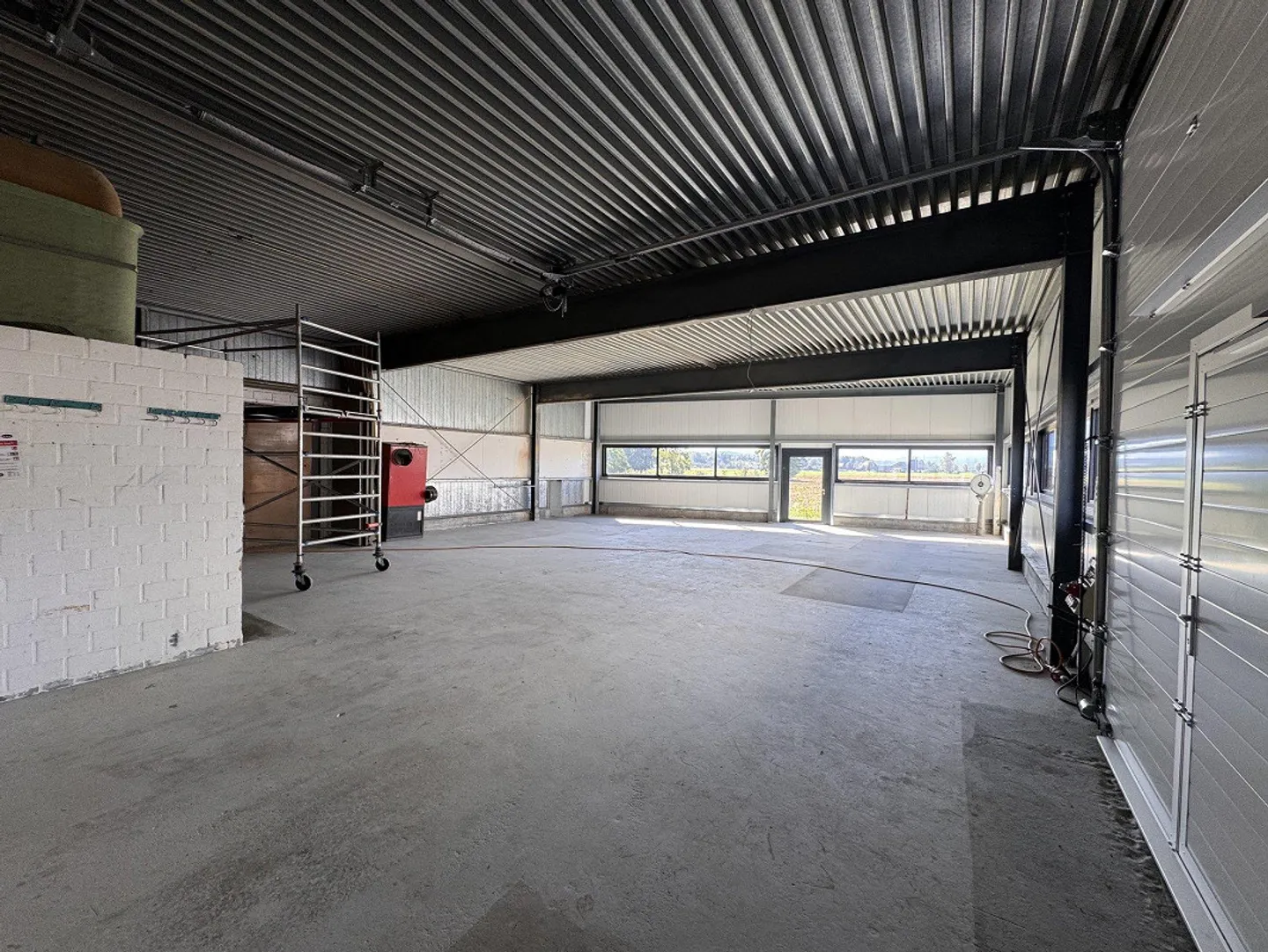 Commercial property with 800 m² in Emmen – extensively renovated, available immediately - Photo 9 of 12