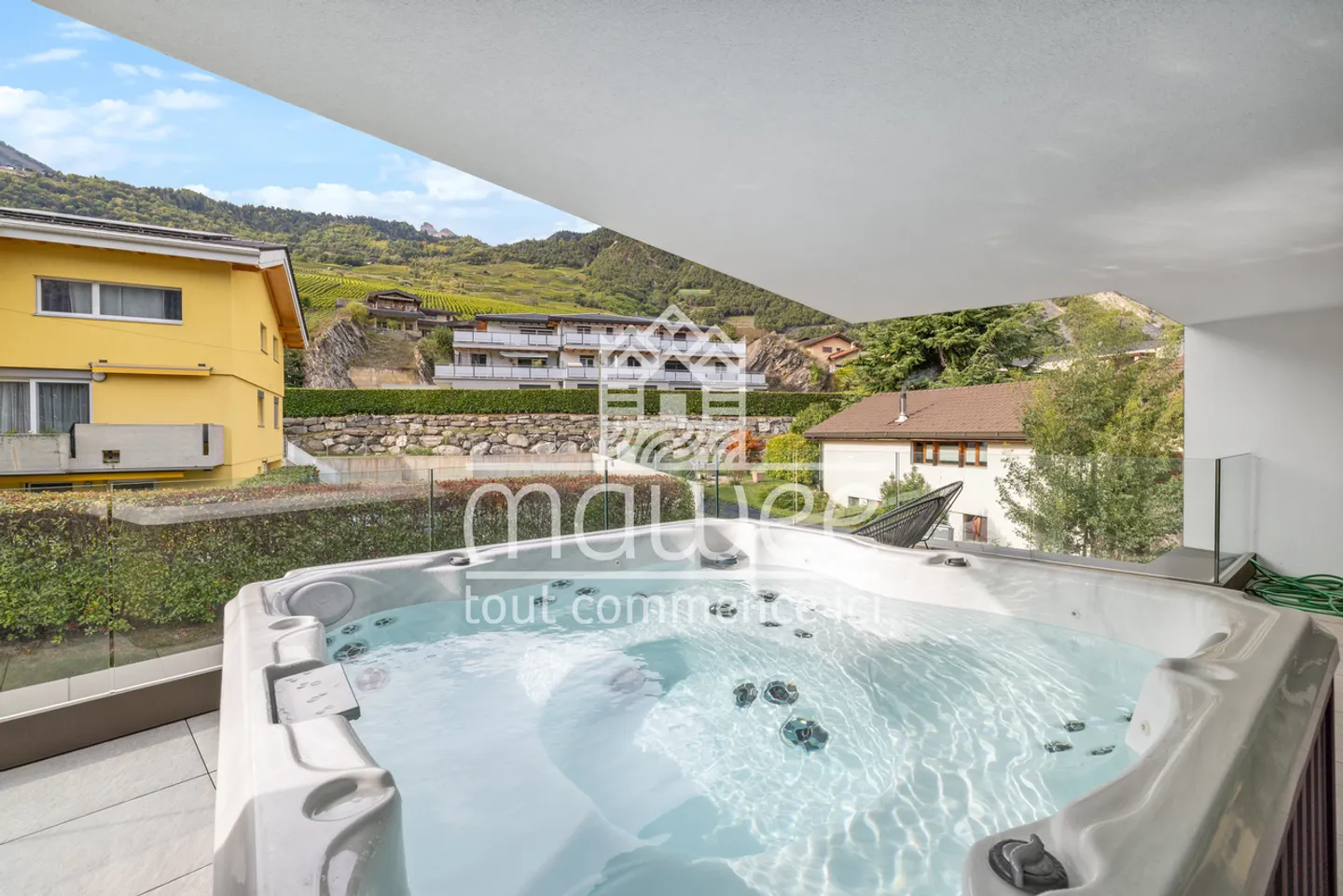 Elegance, comfort and exceptional terrace in the heart of Leytron! - Photo 11 of 14