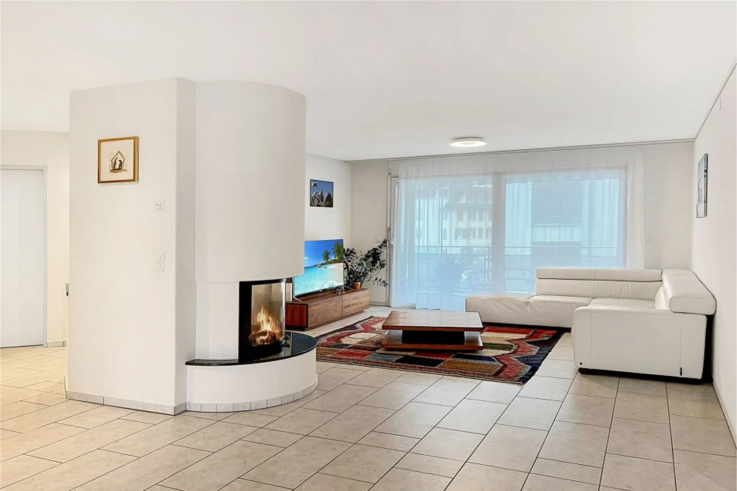 Appartamento moderno e attraente di 4 ½ stanze con balcone in posizione centrale - Foto 5 di 13