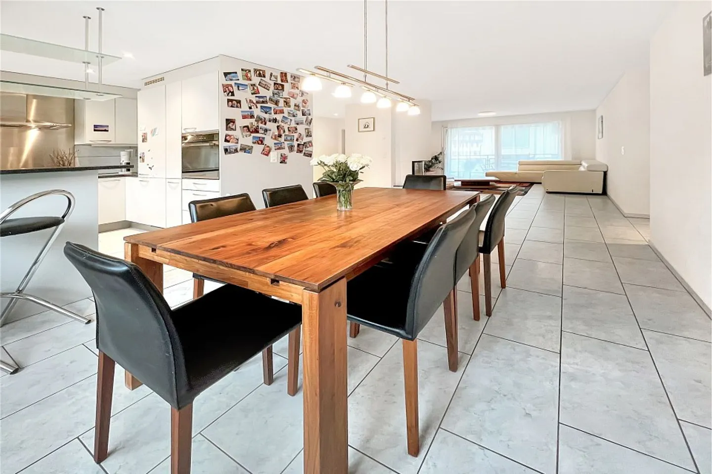 Appartamento moderno e attraente di 4 ½ stanze con balcone in posizione centrale - Foto 7 di 13