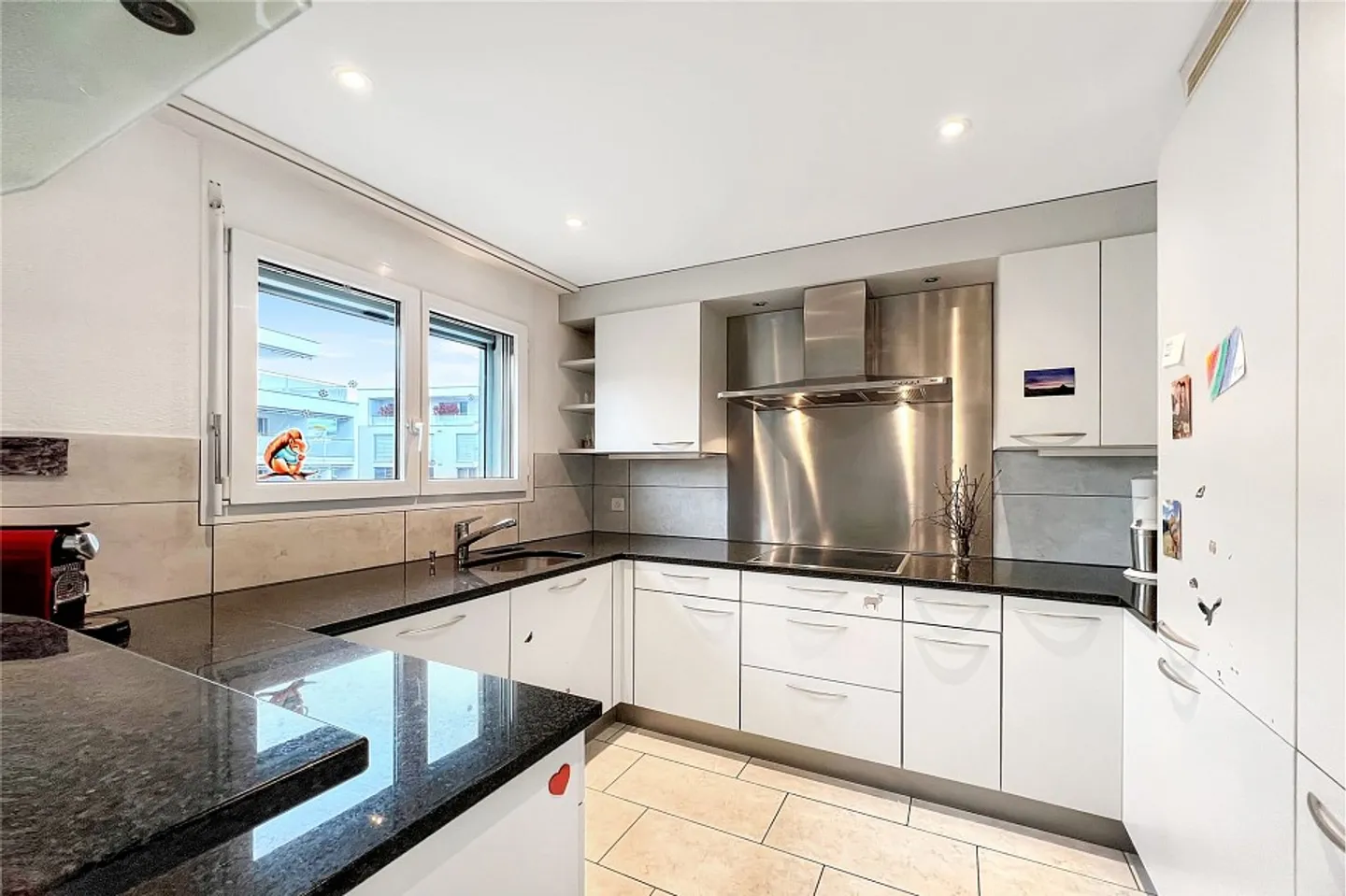 Appartamento moderno e attraente di 4 ½ stanze con balcone in posizione centrale - Foto 9 di 13