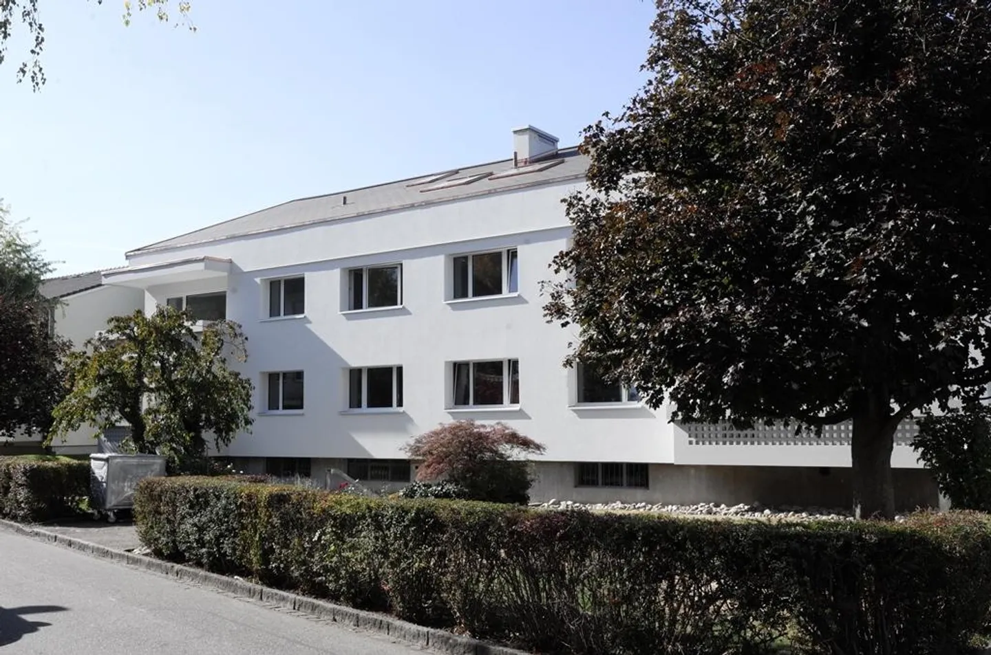 Appartement 1.5 pièces entièrement rénové dans un emplacement central ! - Photo 2 sur 9