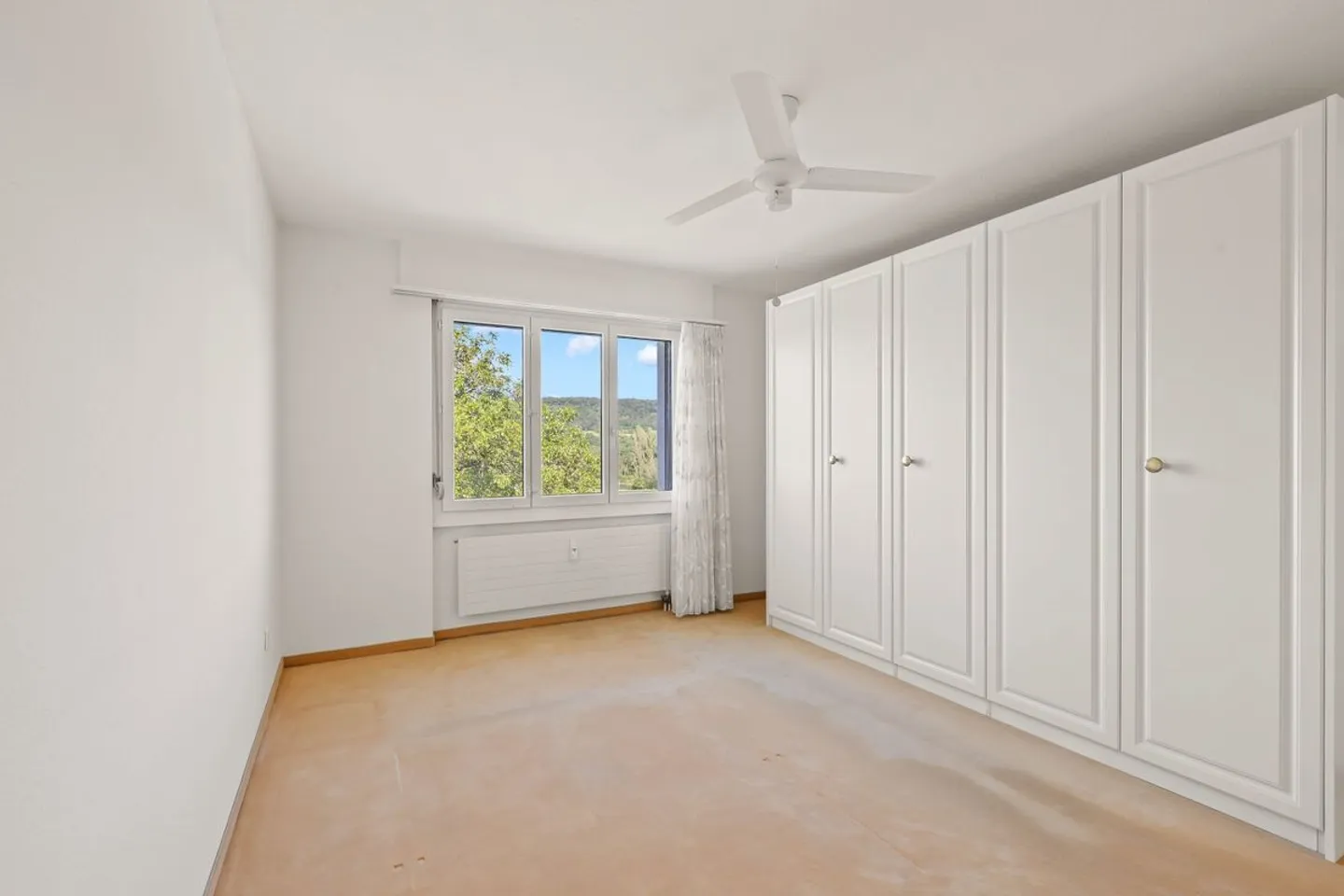 Spacious Apartment with Balconies - Photo 13 of 13