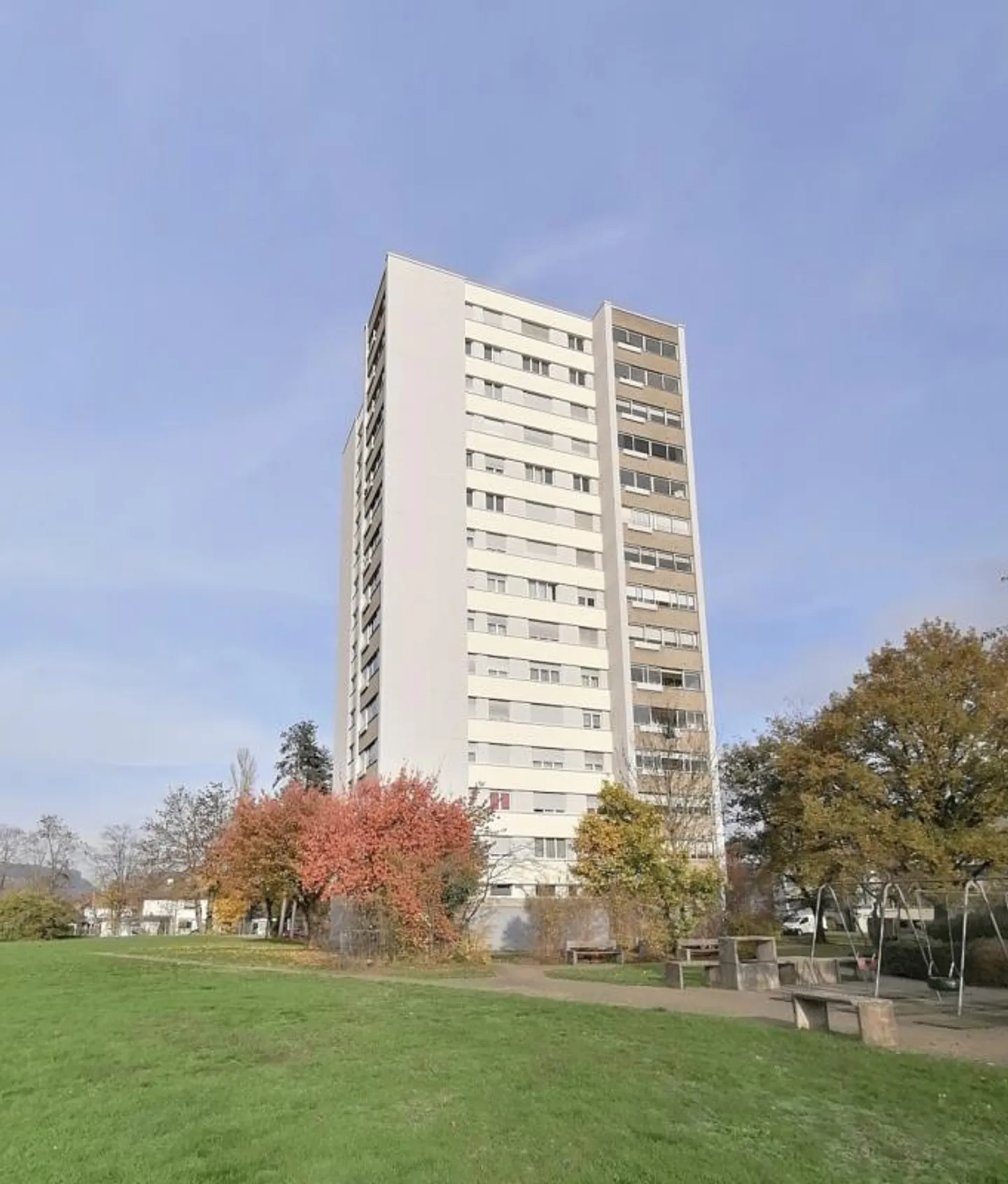 Well-kept, spacious 3.0-room apartment in a central location with a view... - Photo 1 of 9