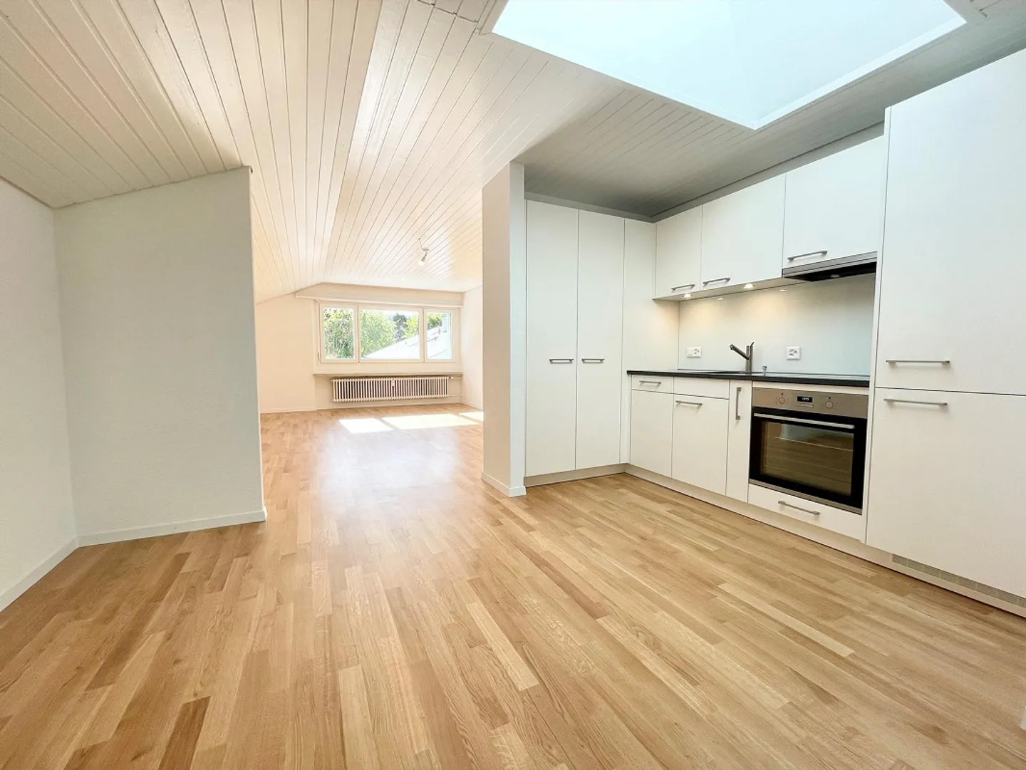 Appartement 1.5 pièces entièrement rénové dans un emplacement central ! - Photo 6 sur 9
