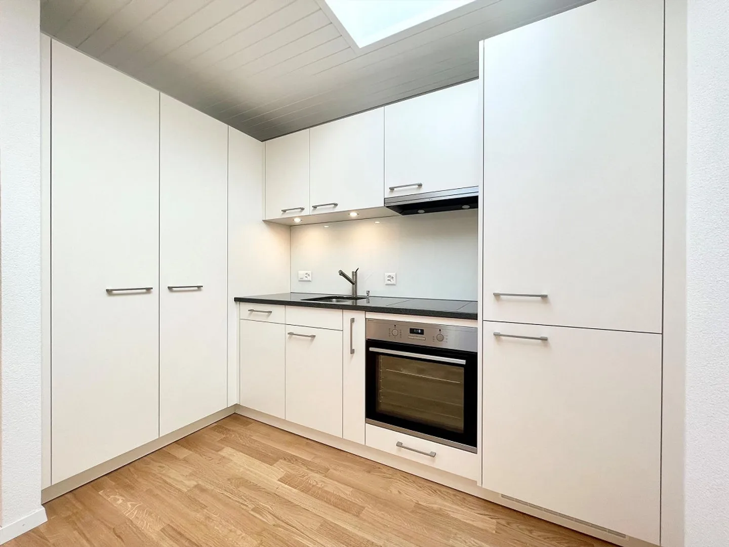 Appartement 1.5 pièces entièrement rénové dans un emplacement central ! - Photo 7 sur 9