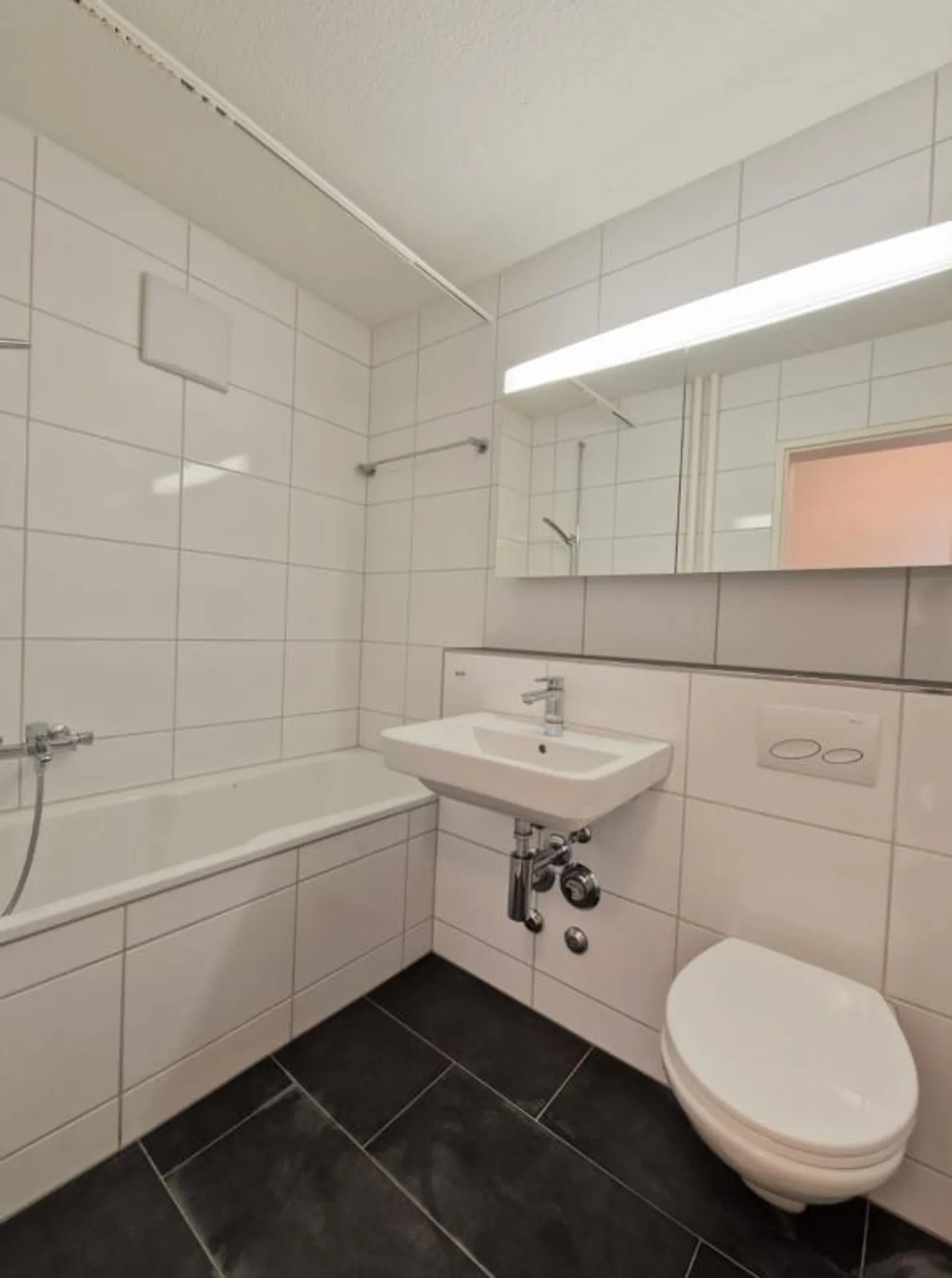 Well-kept, spacious 3.0-room apartment in a central location with a view... - Photo 6 of 9