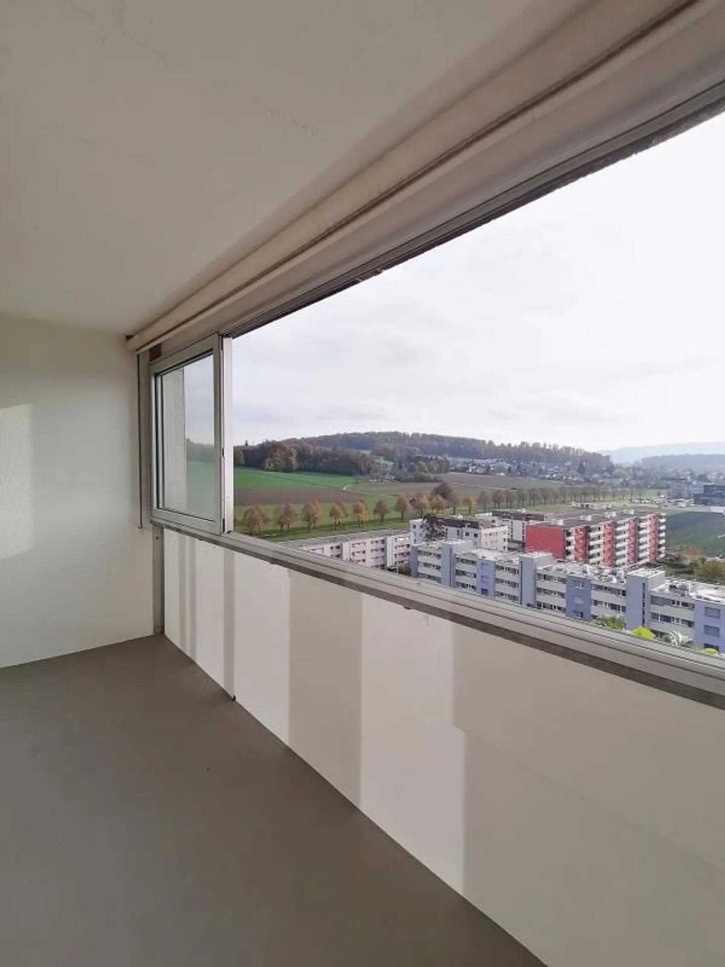 Well-kept, spacious 3.0-room apartment in a central location with a view... - Photo 8 of 9