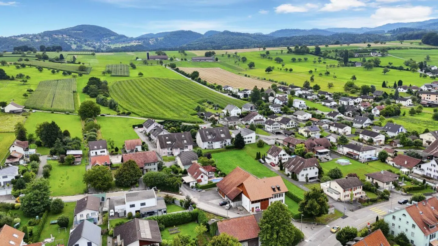 Affordable condominium with terrace and outdoor parking space - Photo 16 of 18