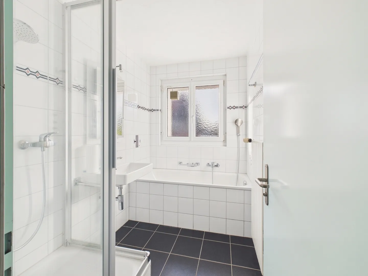 Vie exclusive à Stallikon - Appartement moderne de 4,5 pièces avec vue sur le lac de Zurich - Photo 6 sur 13